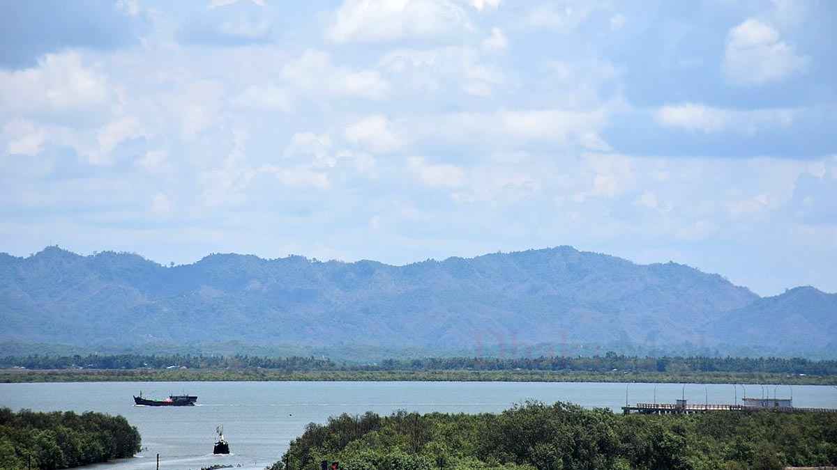 গুলি করে ৩ বাংলাদেশি জেলেকে ধরে নিয়ে গেল আরাকান আর্মি