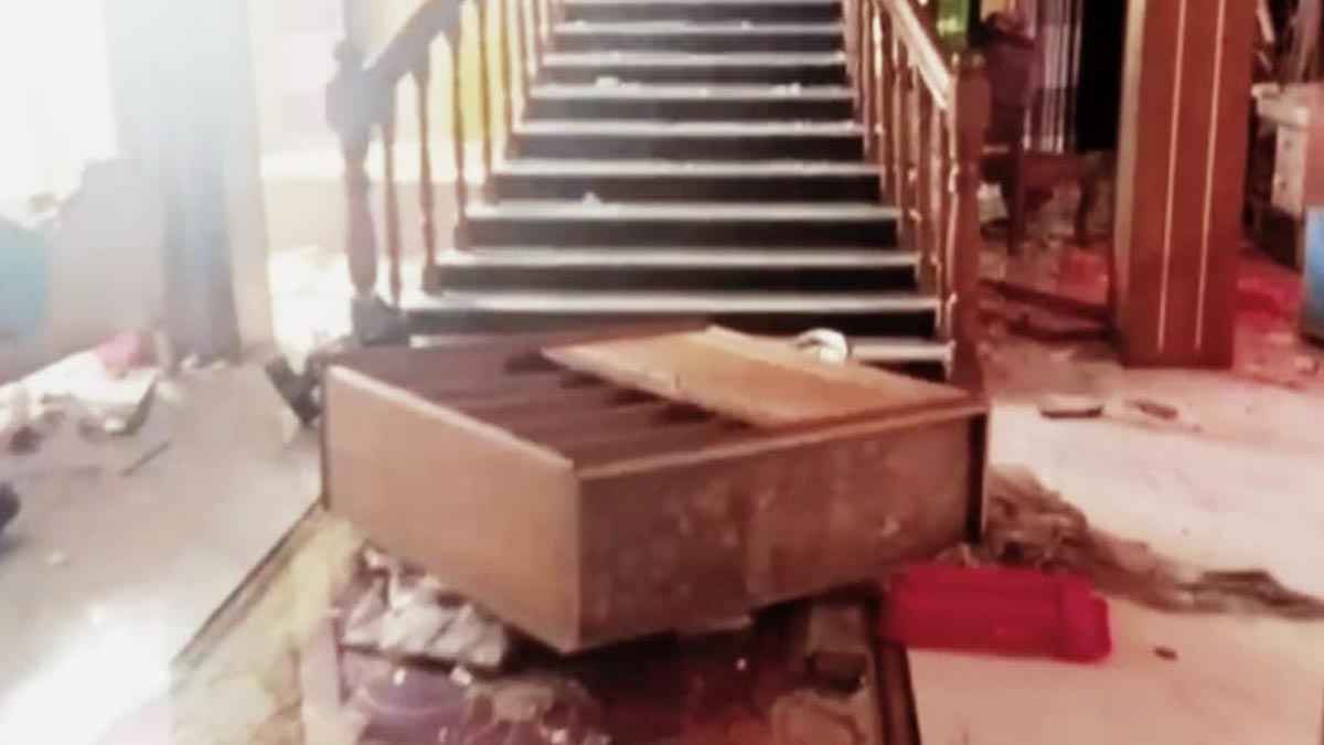 সোনারগাঁয়ে চাঁদা না পেয়ে বাড়িঘরে হামলা অভিযোগ