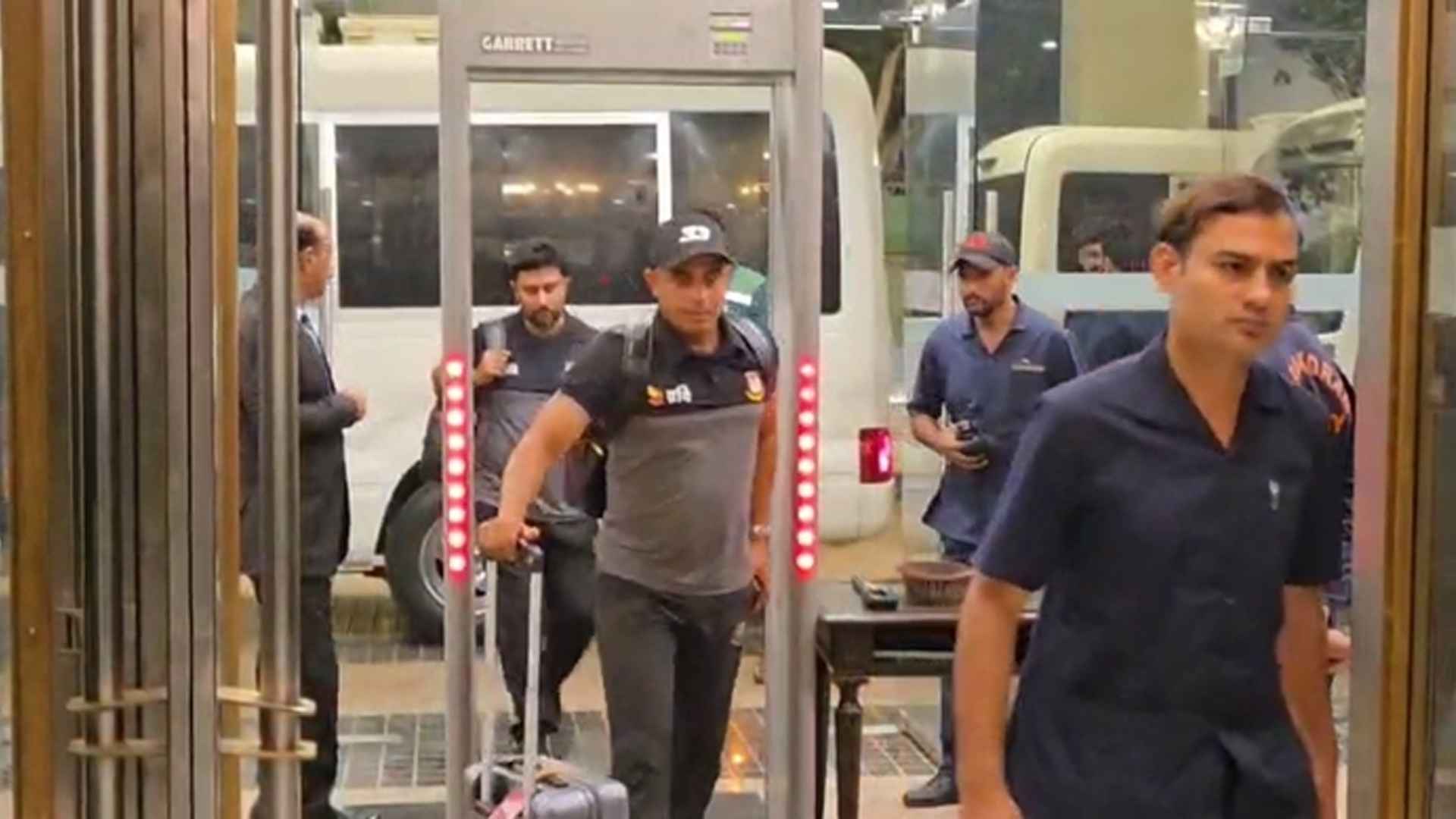 পাকিস্তানে পৌঁছেছেন তানজিম-সাকিবরা, পুরো বাংলাদেশ দল যাবে কবে