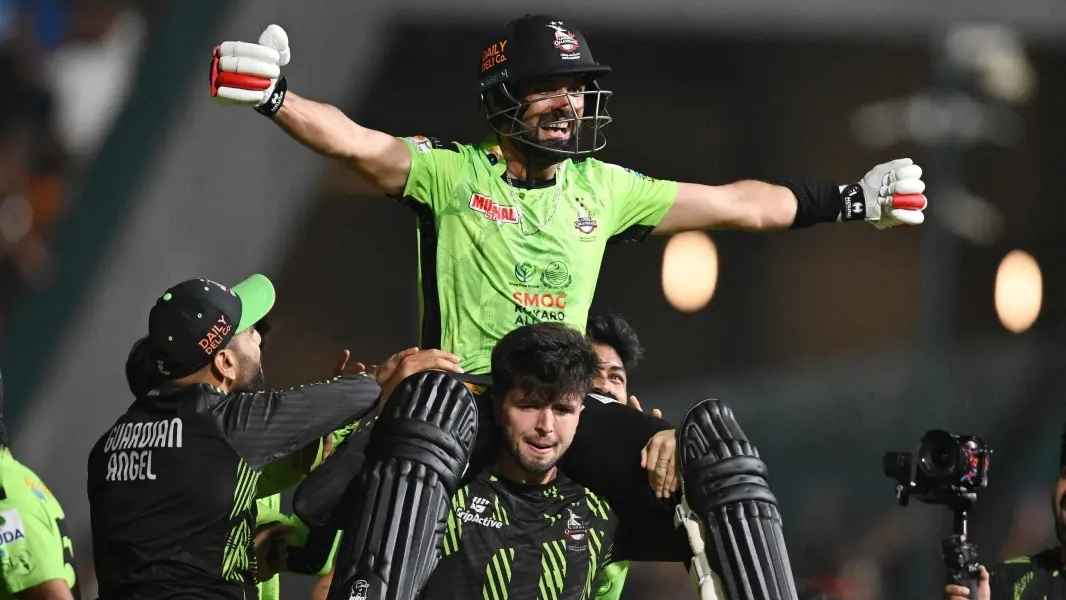 ২৪ ঘণ্টায় তিন দেশ ঘুরে পাকিস্তানে নায়ক রাজা