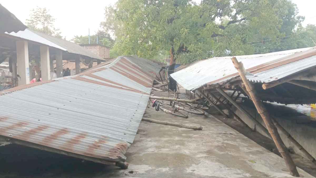 নওগাঁয় কালবৈশাখীর তাণ্ডব, যুবক নিহত