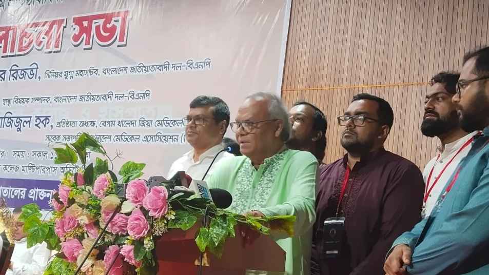 আসামি এয়ারপোর্ট দিয়ে পালাচ্ছে পুলিশের সেদিকে দৃষ্টি নেই: রিজভী 