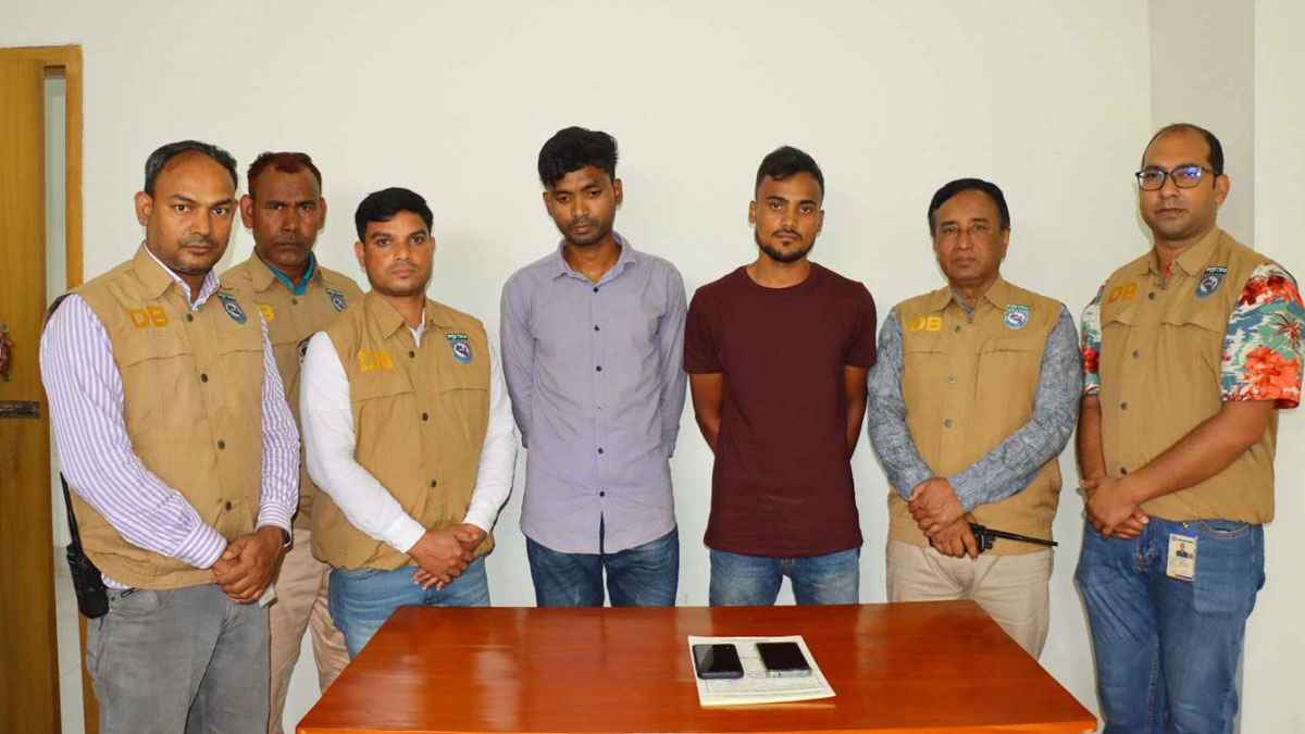 পুলিশ নিয়োগ পরীক্ষায় ডিভাইস ব্যবহার: পরীক্ষার্থী ও সহযোগী আটক