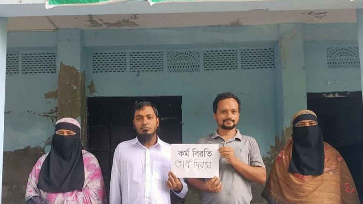 চতুর্থ দিনেও প্রাথমিক শিক্ষকদের অর্ধদিবস কর্মবিরতি