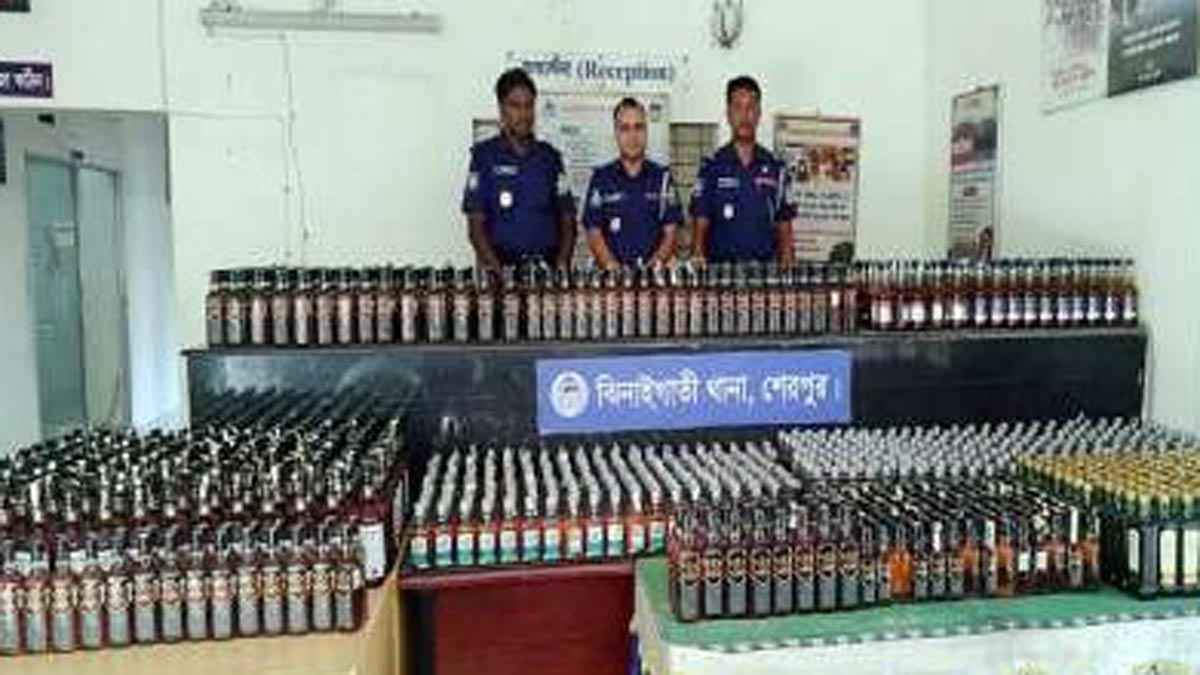 শেরপুরে ১৩৮৬ বোতল বিদেশি মদ উদ্ধার