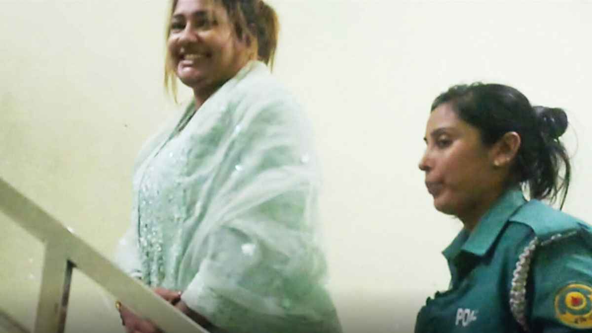 পুলিশের হাতে ধরা চট্টগ্রামের সন্ত্রাসী ছোট সাজ্জাদের স্ত্রী তামান্না