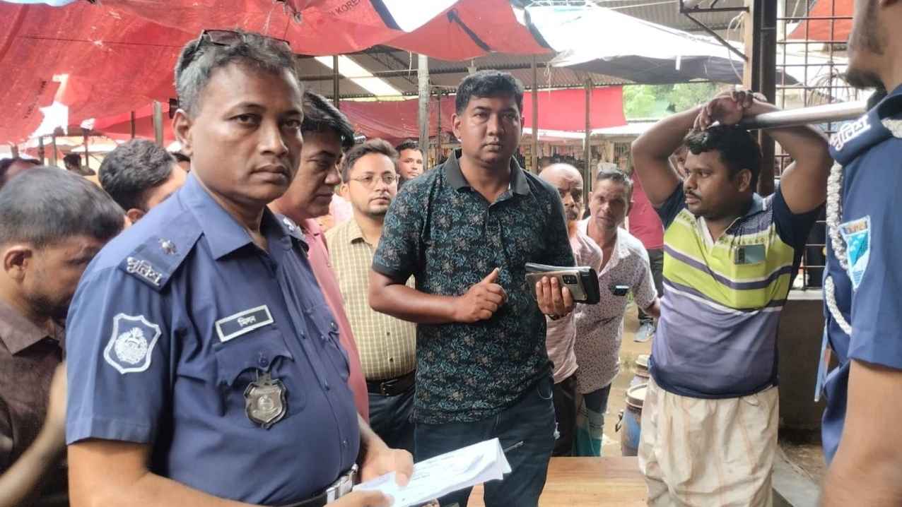 পেটে বাচ্চাসহ গরু জবাই করে বিক্রি, ব্যবসায়ীকে ৫০ হাজার টাকা জরিমানা 