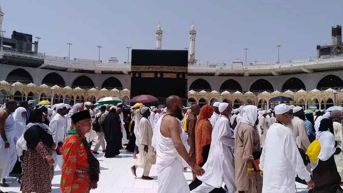 তাওয়াফের সময় কথা বলা যাবে?