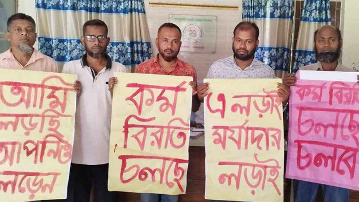 শিক্ষকদের কর্মবিরতিতে ক্ষতিগ্রস্ত হচ্ছে কোটি শিক্ষার্থী