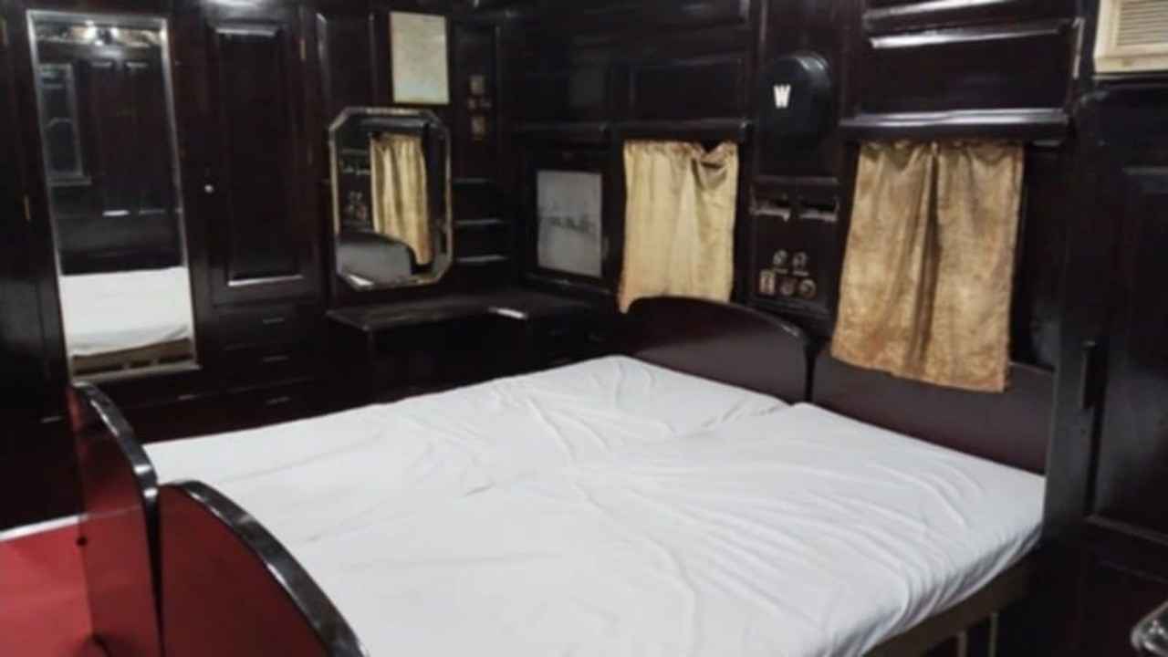 সৈয়দপুর রেলওয়ে জাদুঘরে রাখা আছে রানী এলিজাবেথের ব্যবহৃত কোচ