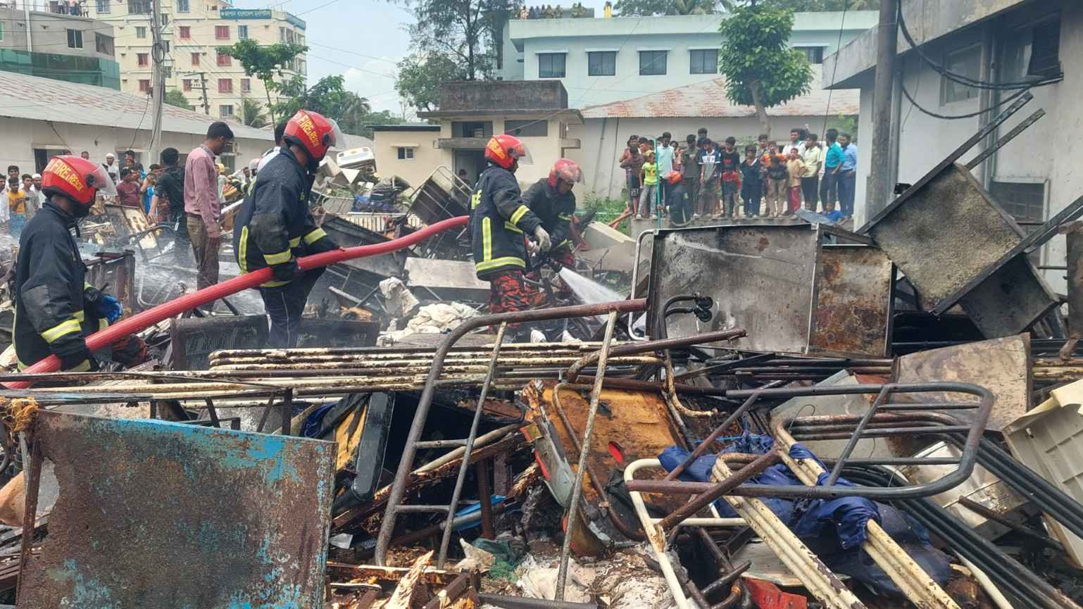 নোয়াখালী সদর হাসপাতালের জরুরি বিভাগের পাশে আগুন, বিদ্যুত সরবরাহ বন্ধ