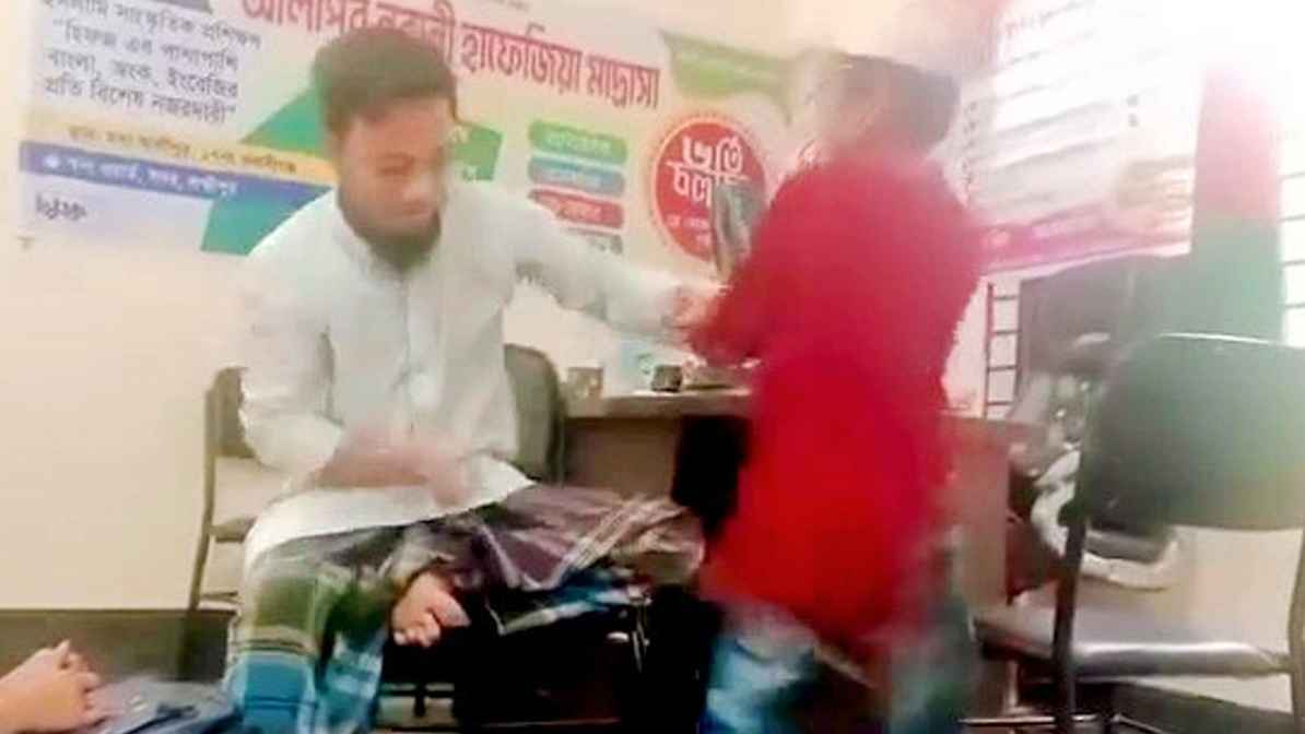 লক্ষ্মীপুরে মাদরাসাছাত্রকে বেত্রাঘাত, শিক্ষক পলাতক