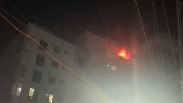 বরিশালে বহুতলে ভবনে আগুন