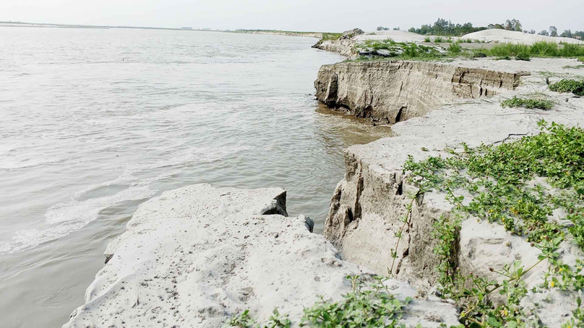 যমুনায় শুরু হয়েছে তীব্র ভাঙন, আতঙ্কে নদীপাড়ের মানুষ!
