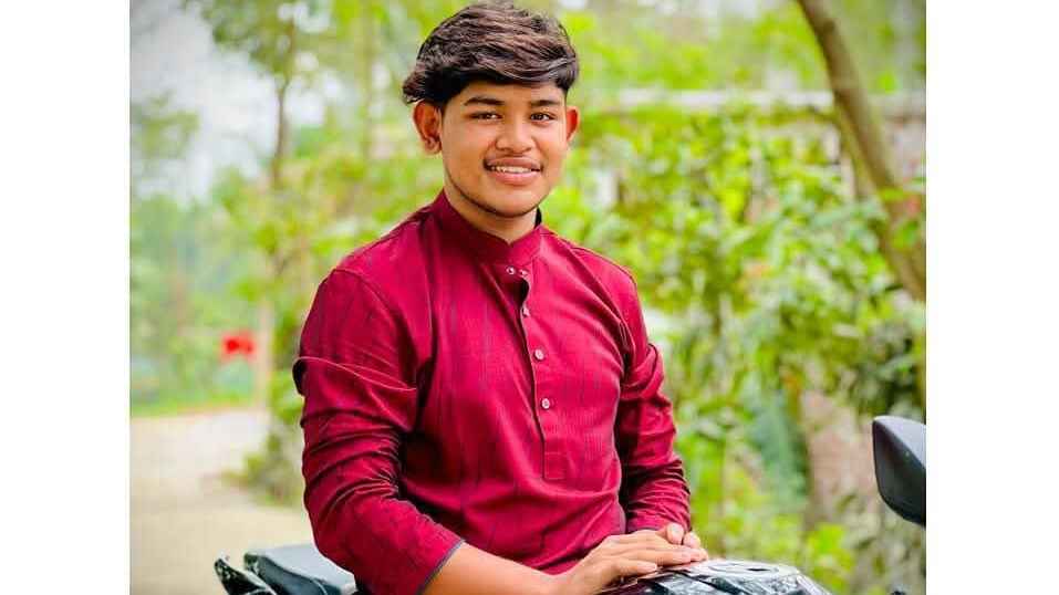 মানিকগঞ্জে তুচ্ছ ঘটনায় যুবককে কুপিয়ে খুন