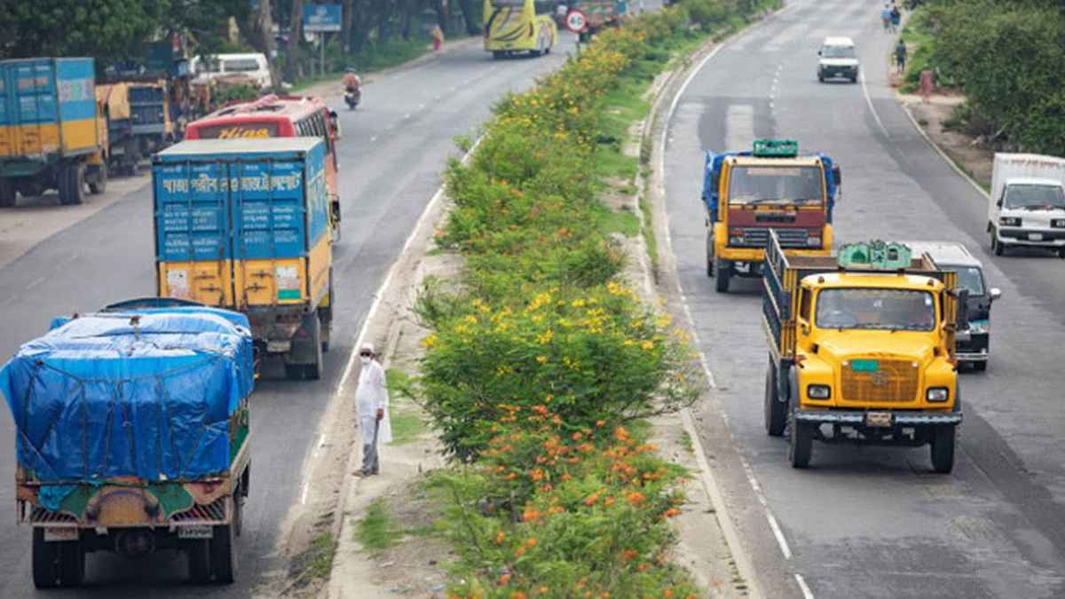 ঈদে ছয় দিন মহাসড়কে ট্রাক-লরি চলবে না: সরকারের উপদেষ্টা
