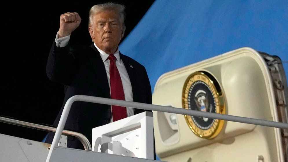 কাতারের কাছ থেকে বিলাসবহুল বিমান নিচ্ছেন ট্রাম্প