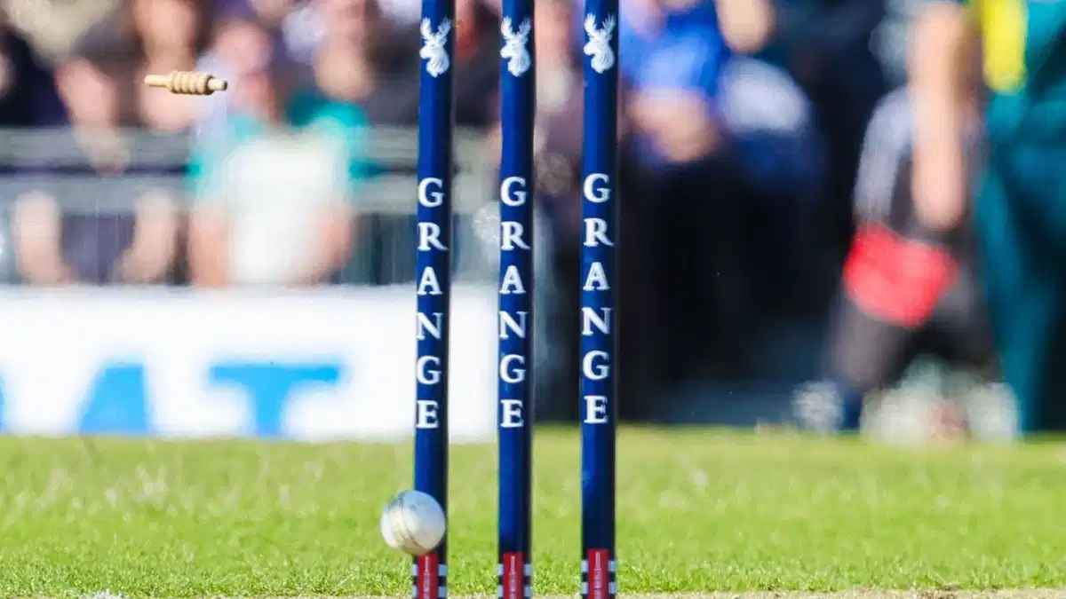 মাত্র ২ রানে গুটিয়ে গেল পুরো দল, হারল ৪২৪ রানে!