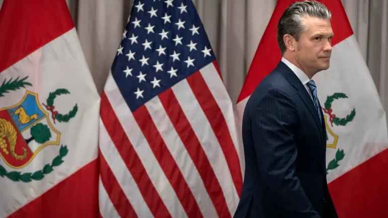 এবার সামরিক কর্মকর্তাদের ছাঁটাই করছেন ট্রাম্প