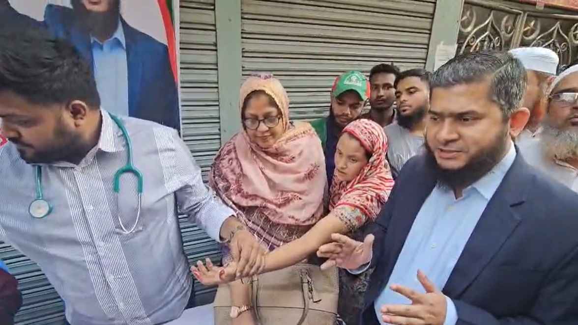 কড়াইল বস্তিতে জামায়াতের মেডিকেল ক্যাম্প