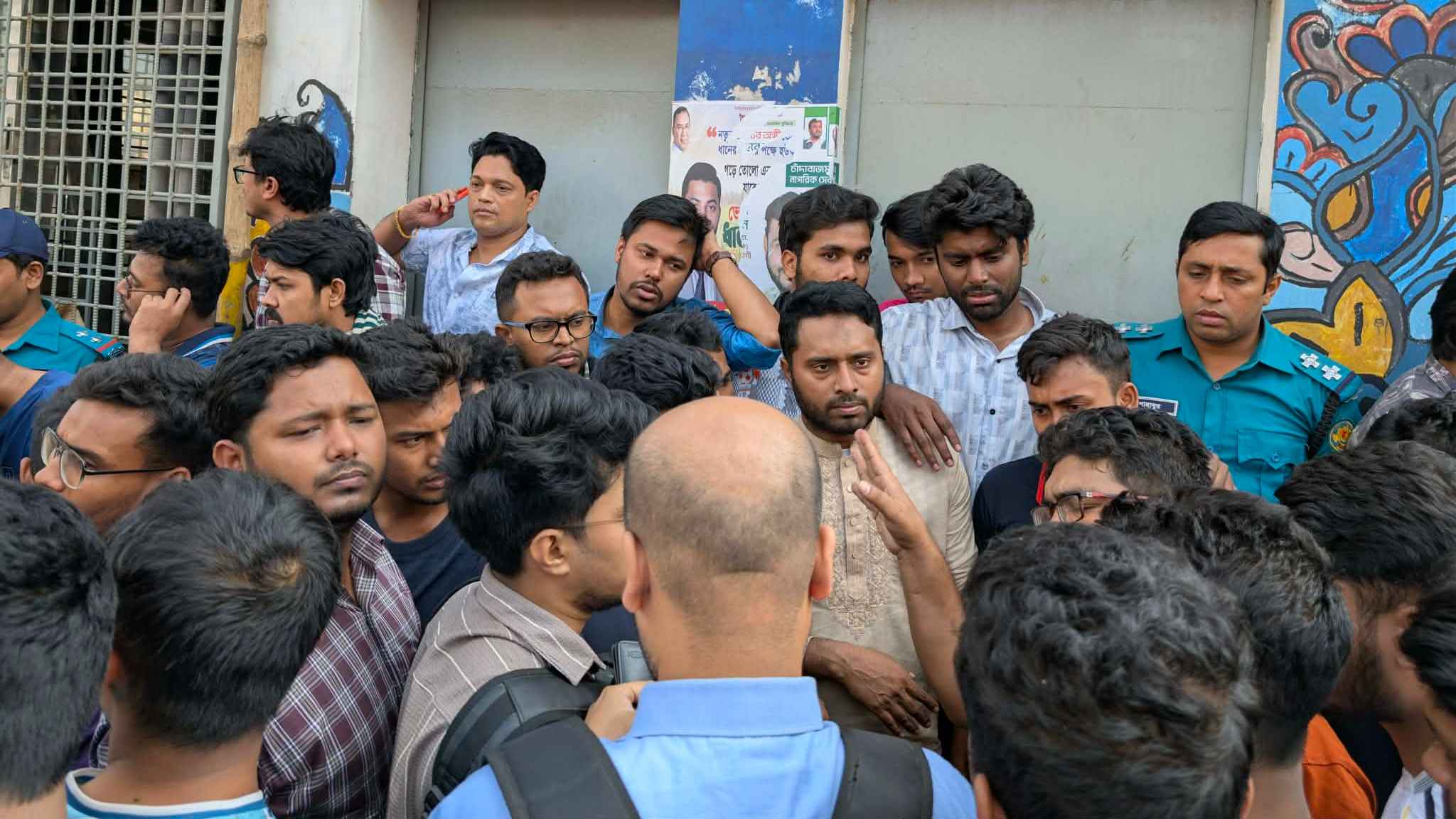 রাজধানীতে পুলিশ কর্তৃক জবি শিক্ষার্থীদের ওপর হামলা