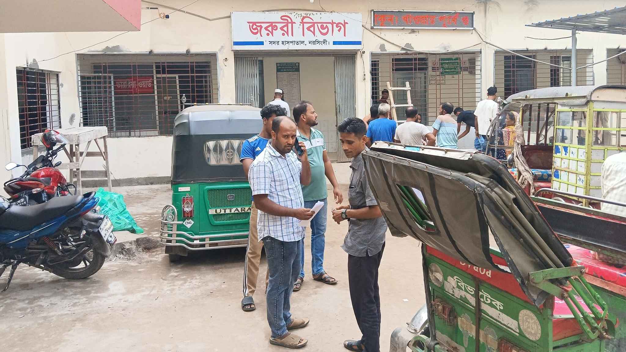 নরসিংদীতে খেয়াঘাটে টাকা আদায় নিয়ে জেরে সংঘর্ষ, আহত ১০