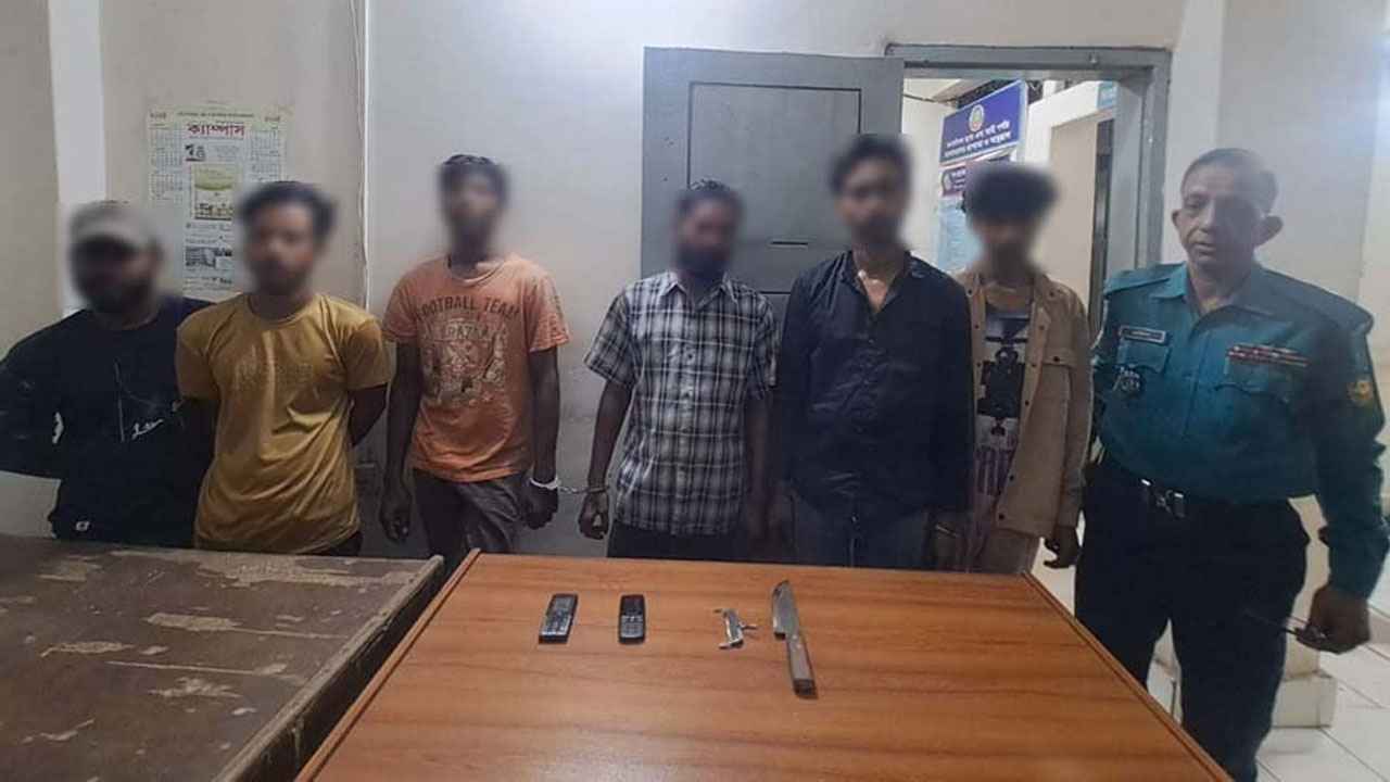 রূপনগরে ডাকাতির প্রস্তুতিকালে দেশীয় অস্ত্র ও প্রাইভেটকারসহ গ্রেফতার ৭