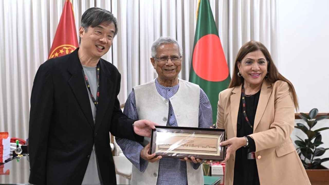 ক্যানসার নিয়ে সর্বজনীন সচেতনতা বাড়ানোর আহ্বান প্রধান উপদেষ্টার