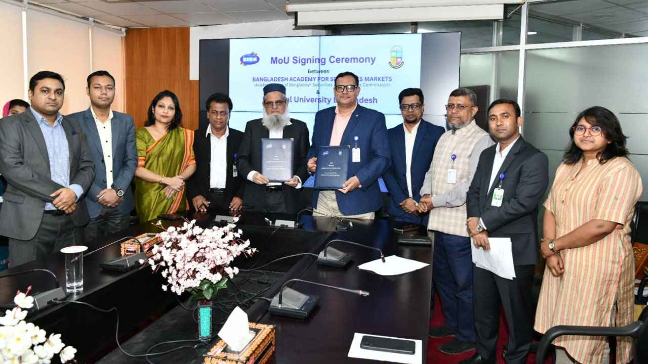 জাতীয় বিশ্ববিদ্যালয়–বিএএসএমের মধ্যে পুঁজিবাজার প্রশিক্ষণ চুক্তি সই