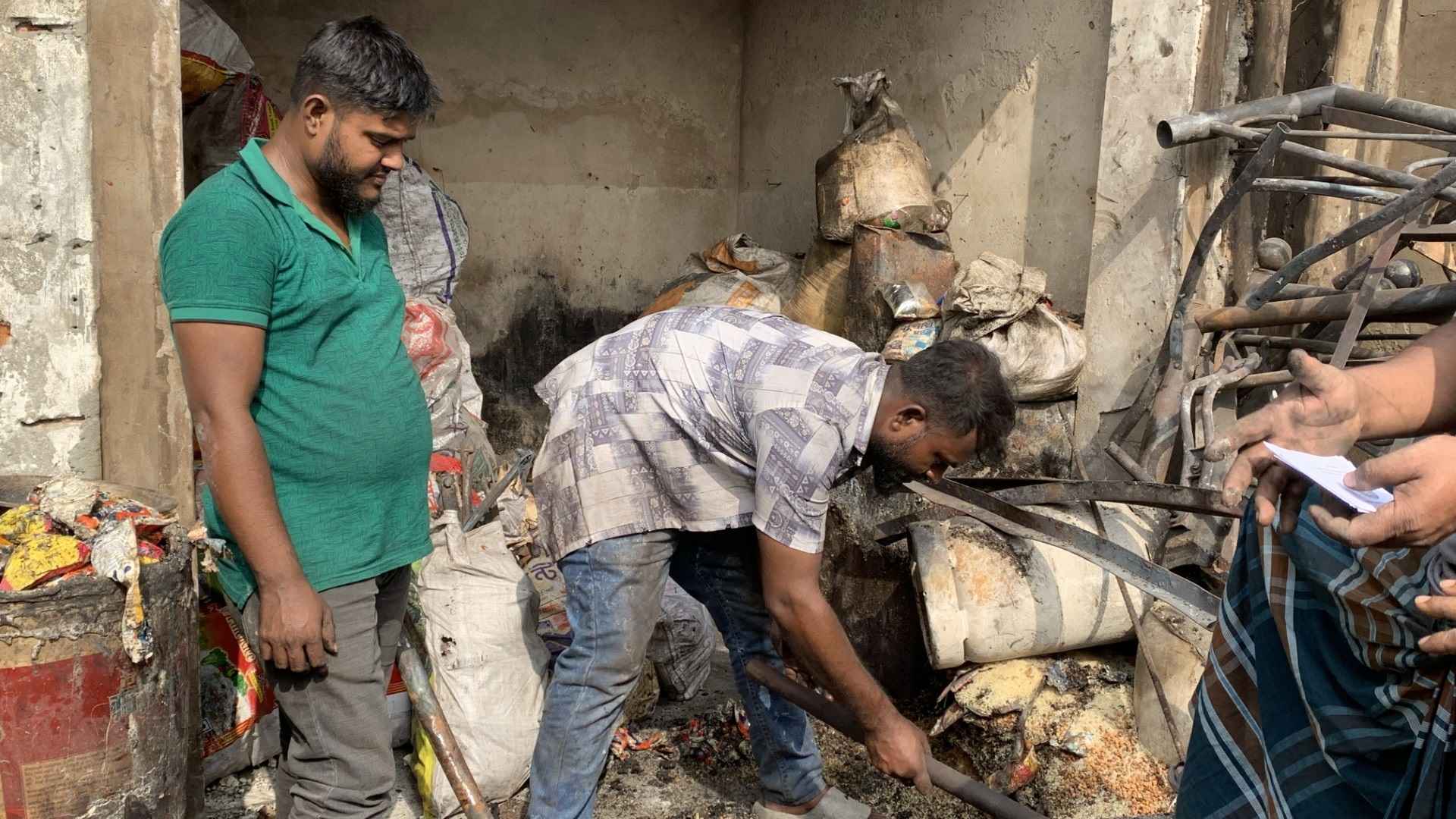 কড়াইলে জীবিকা হারানো মানুষের আর্তনাদ 'কোথা থেকে আবার শুরু করব'