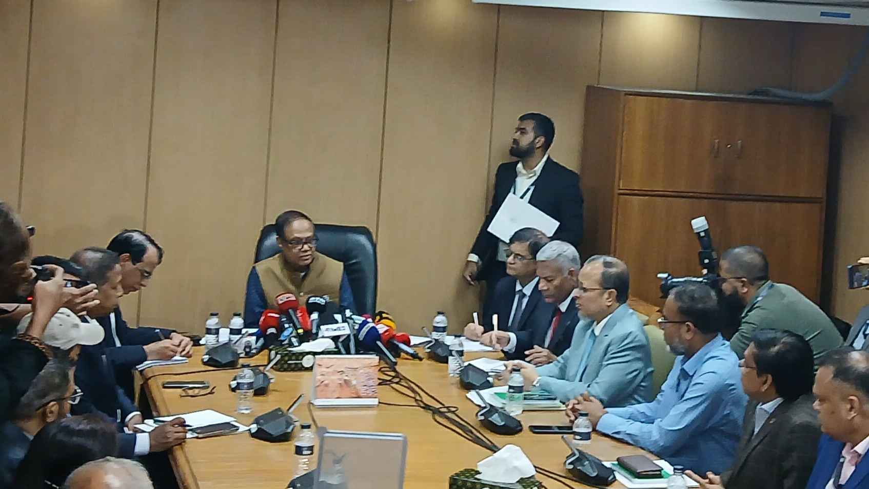 ৫ ব্যাংকের গ্রাহকদের সু-খবর দিলেন গভর্নর