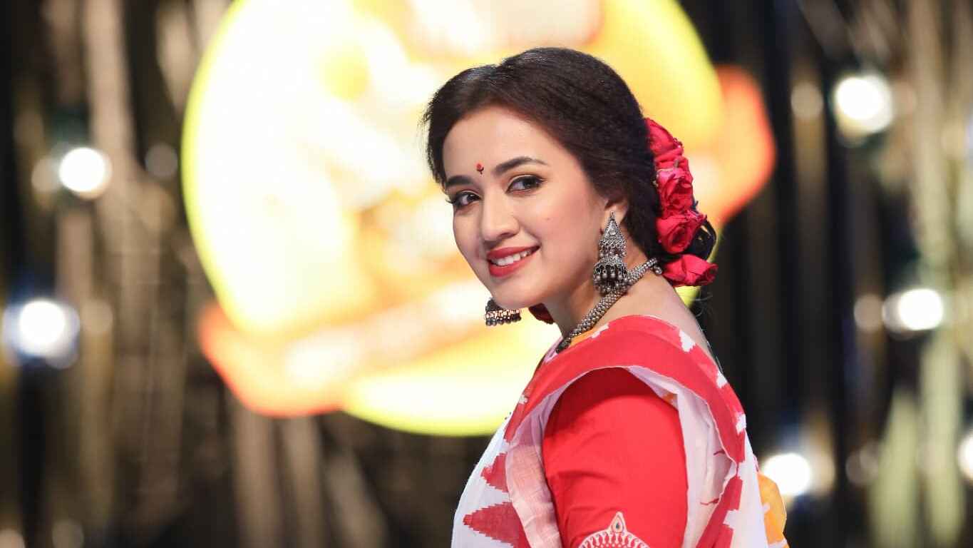 সম্মানী চেয়ে নেওয়ার চেয়ে ভিক্ষা করা ভালো: আইশা খান 