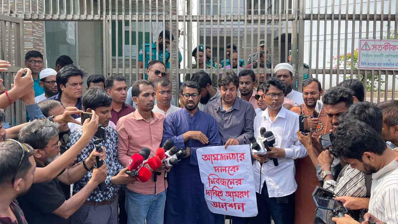 নিষ্ক্রিয় দল নিবন্ধন পায়, তারেক রহমানের দল পায় না: রাশেদ খান