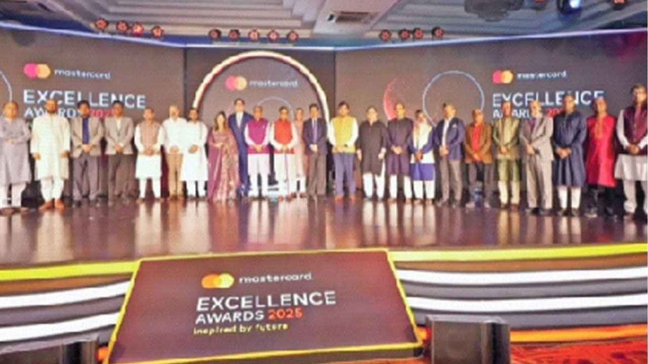মাস্টারকার্ড এক্সিলেন্স অ্যাওয়ার্ড পেল ইসলামী ব্যাংকসহ ১৮ প্রতিষ্ঠান