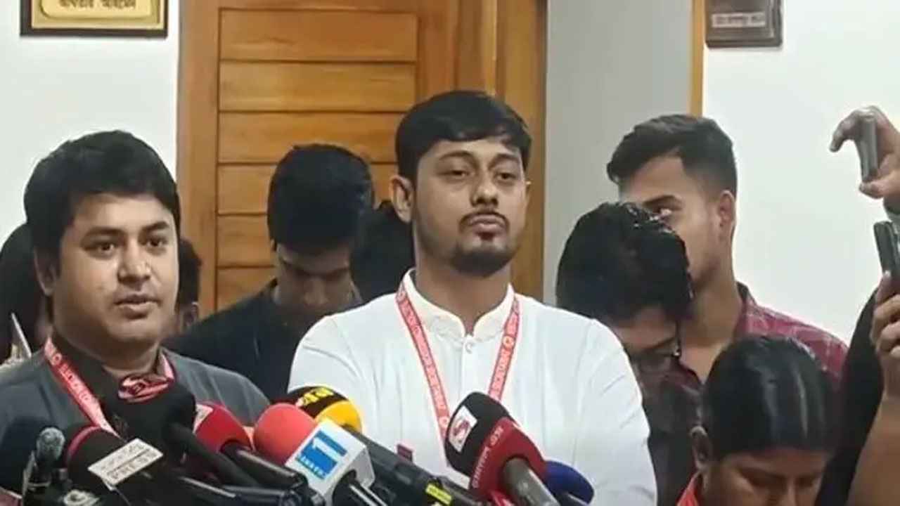 রাষ্ট্রকে গোপন প্রেমের কারখানা বানাবেন না: নাসীরুদ্দীন পাটওয়ারী