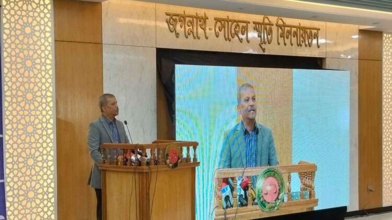 রাষ্ট্র কাঠামো দুর্বল না করেই সংস্কারের পরামর্শ আইন উপদেষ্টার
