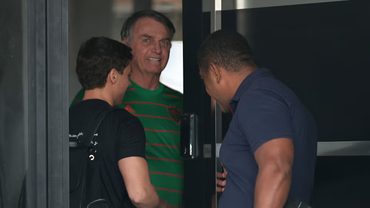 ব্রাজিলের সাবেক প্রেসিডেন্ট বলসোনারো গ্রেফতার