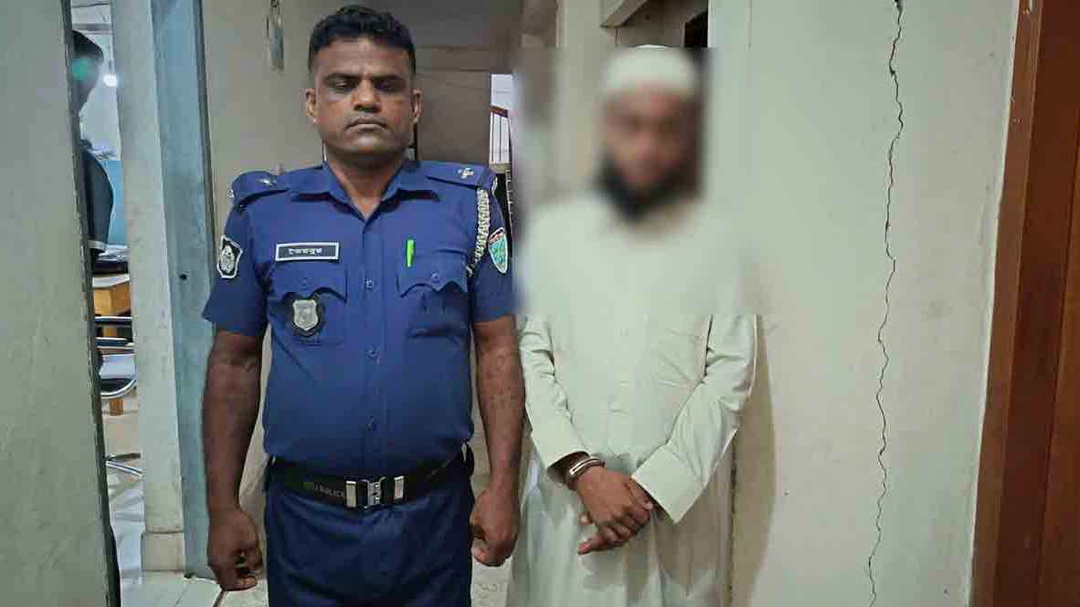 অফিসে ডেকে নিয়ে শিশুকে বলাৎকার, শিক্ষক গ্রেফতার