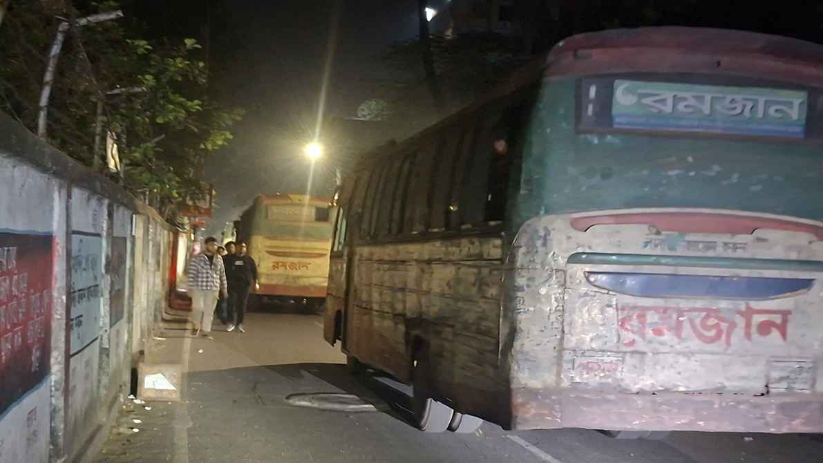 ঢাকা কলেজের দুই শিক্ষার্থীকে বাসে মারধর, ৬ শর্তে সমঝোতা