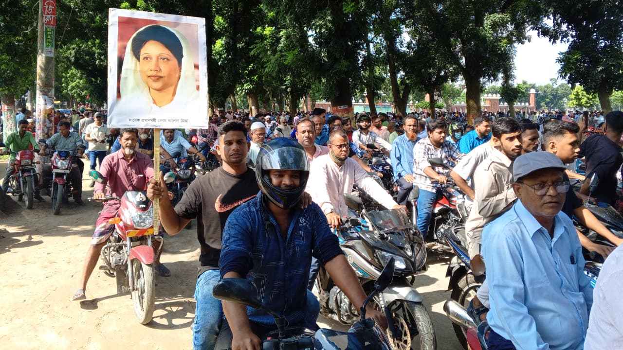 দিনাজপুরে খালেদা জিয়াকে প্রার্থী করায় নেতাকর্মীদের আনন্দ র্যালি