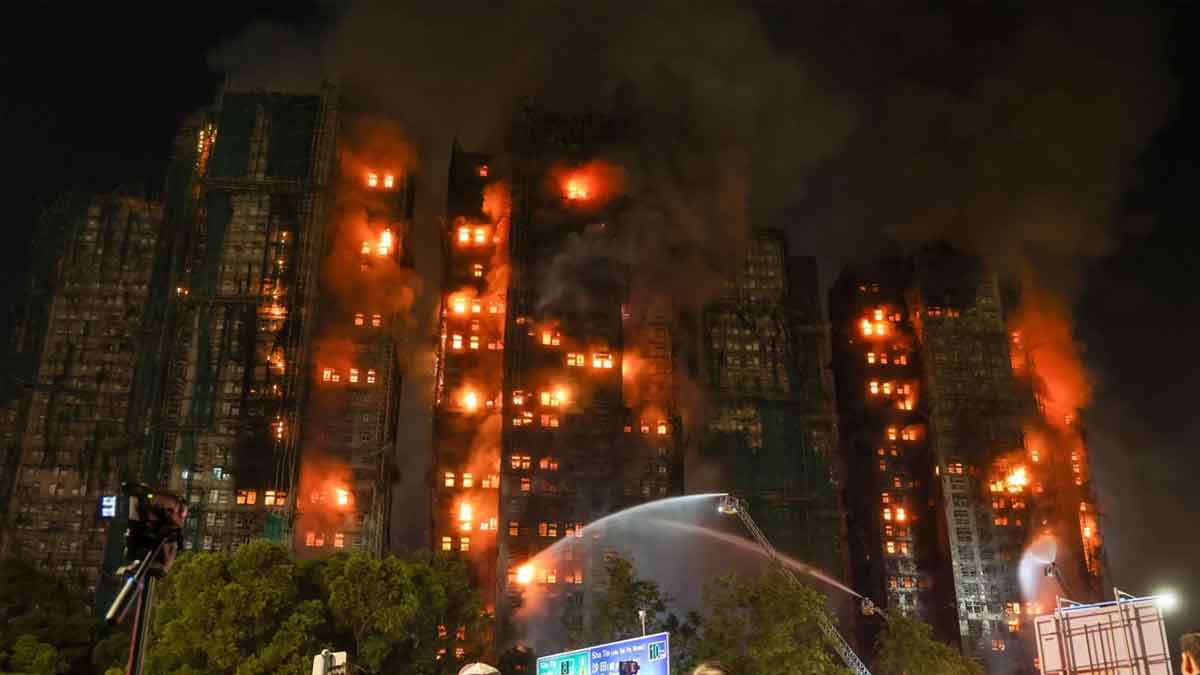 সবকিছু পুড়িয়ে নিভেছে হংকংয়ের আগুন, নিহত বেড়ে ৯৪