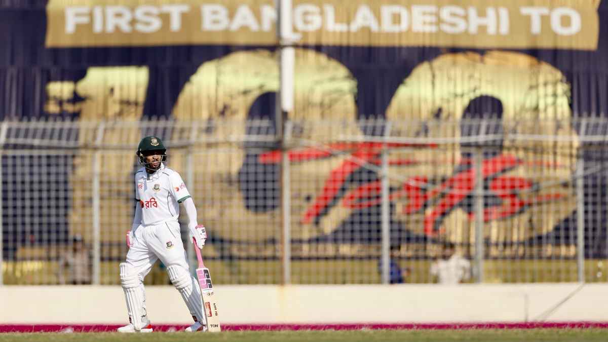 শততম টেস্টে সেঞ্চুরি করে মুশফিকের অনন্য রেকর্ড