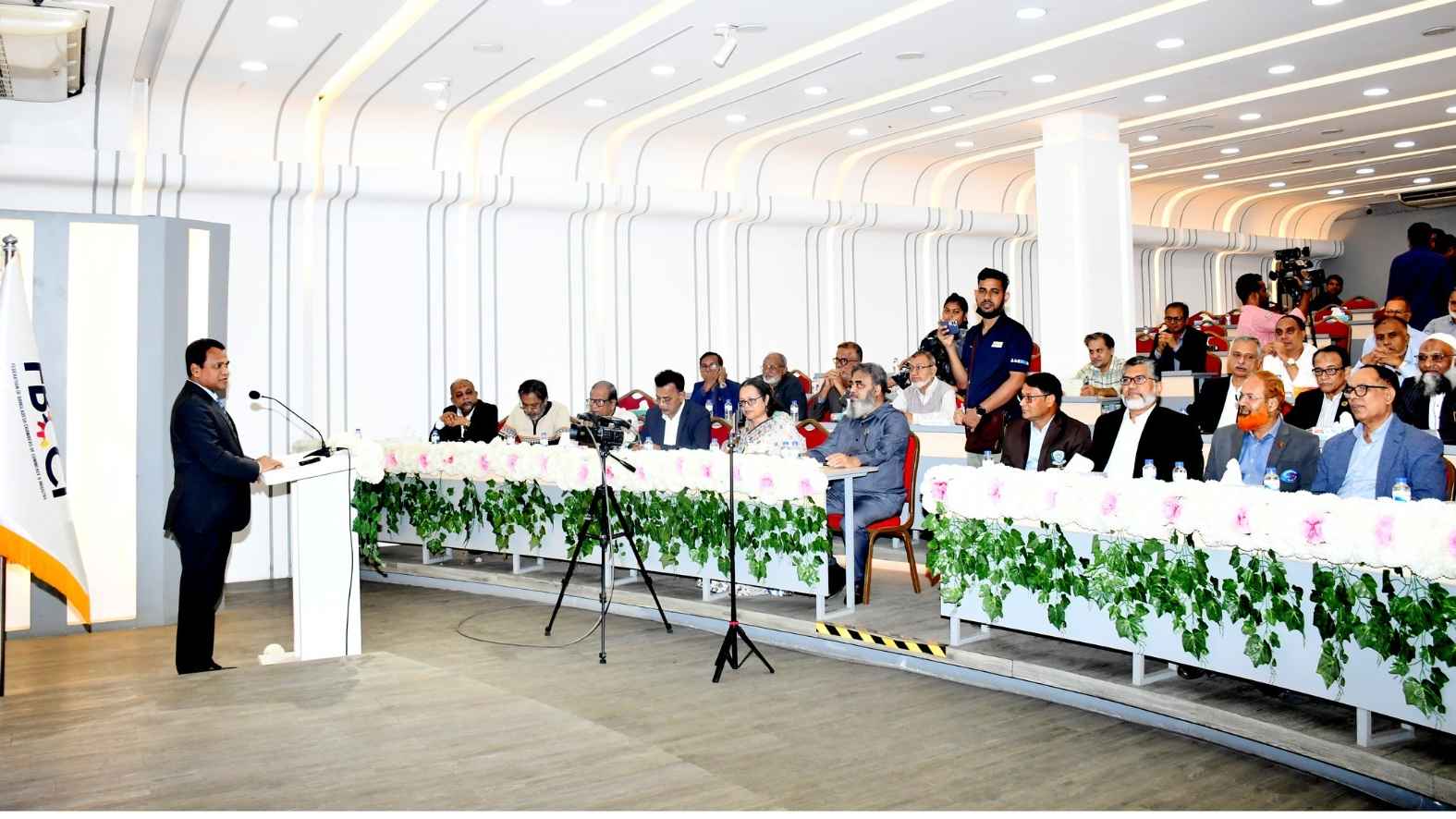 স্বাস্থ্যসেবা ও ওষুধ শিল্পের লাইসেন্সিং প্রক্রিয়া সহজ করার তাগিদ