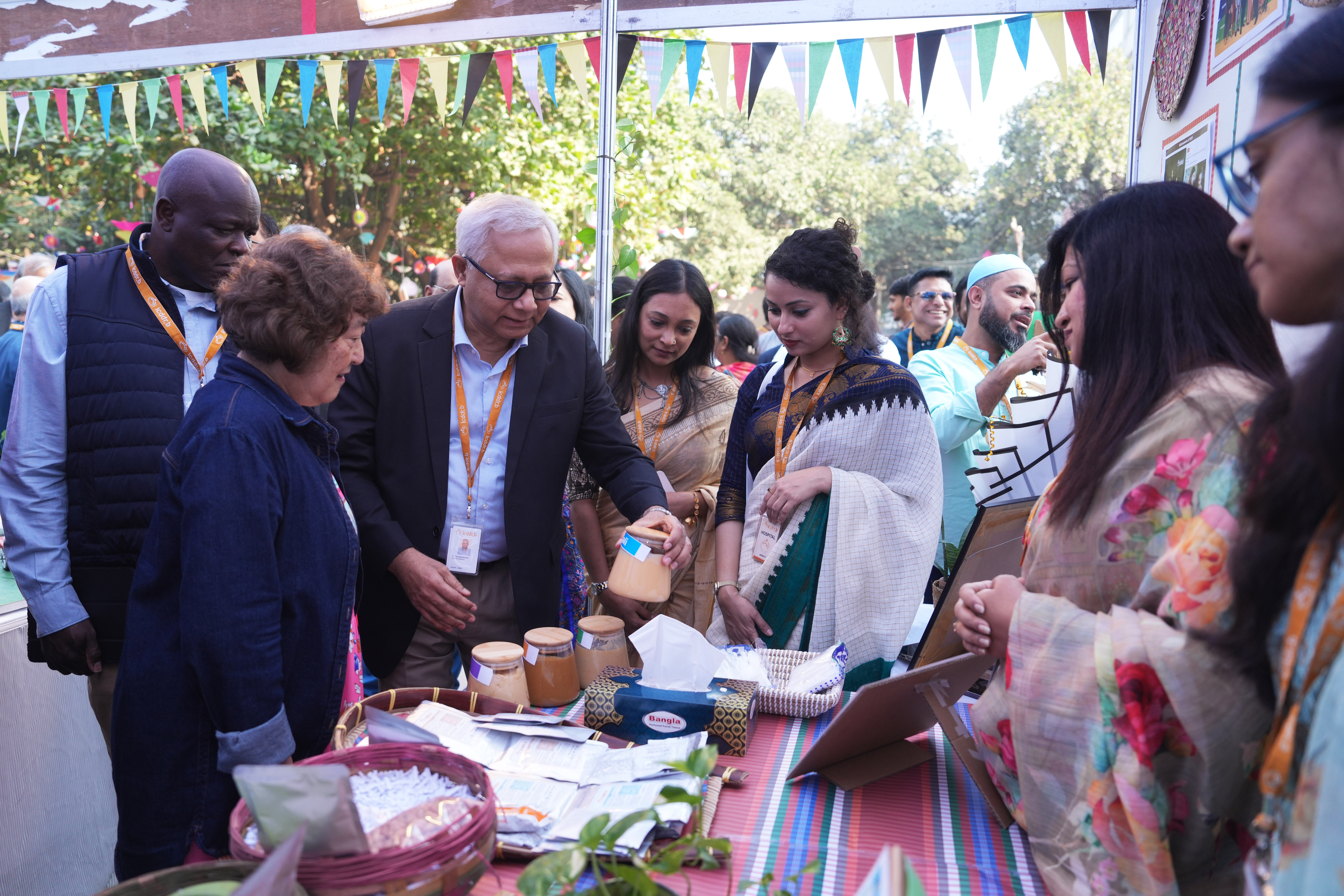Members_of_the_International_Board_of_Trustees_explore_the_various_stalls_showcasing_icddr,b's_ongoing