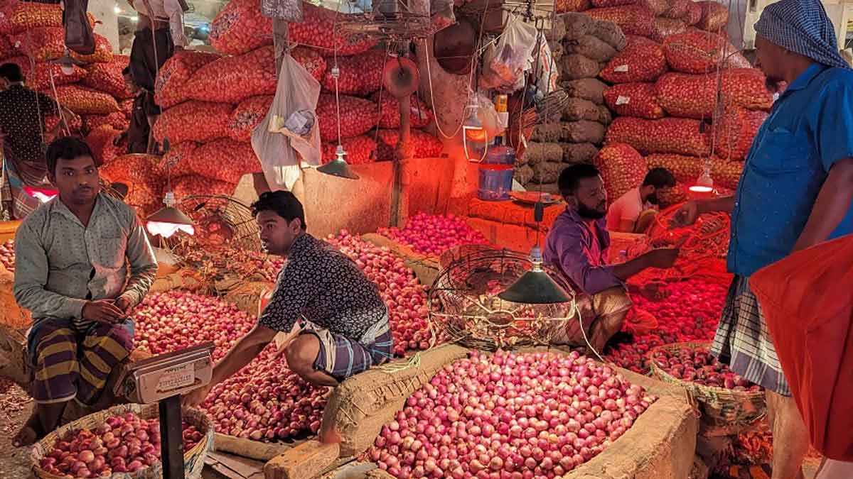 যে কারণে দশ দিনেই দ্বিগুণ পেঁয়াজের দাম