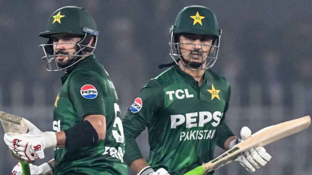 বাবরের রেকর্ড, ত্রিদেশীয় সিরিজে চ্যাম্পিয়ন পাকিস্তান