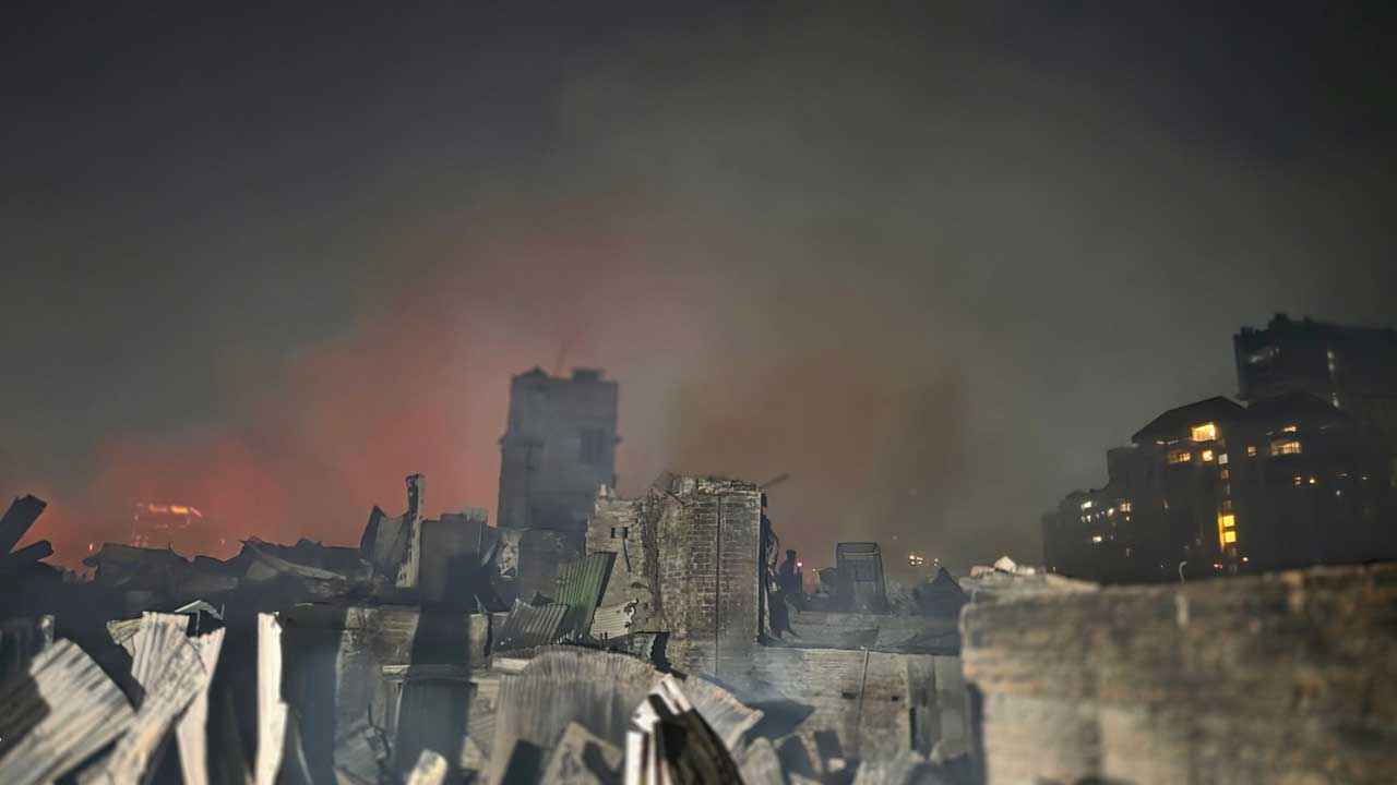 সোয়া ৫ ঘণ্টা জ্বালিয়ে থামল কড়াইল বস্তির আগুন 