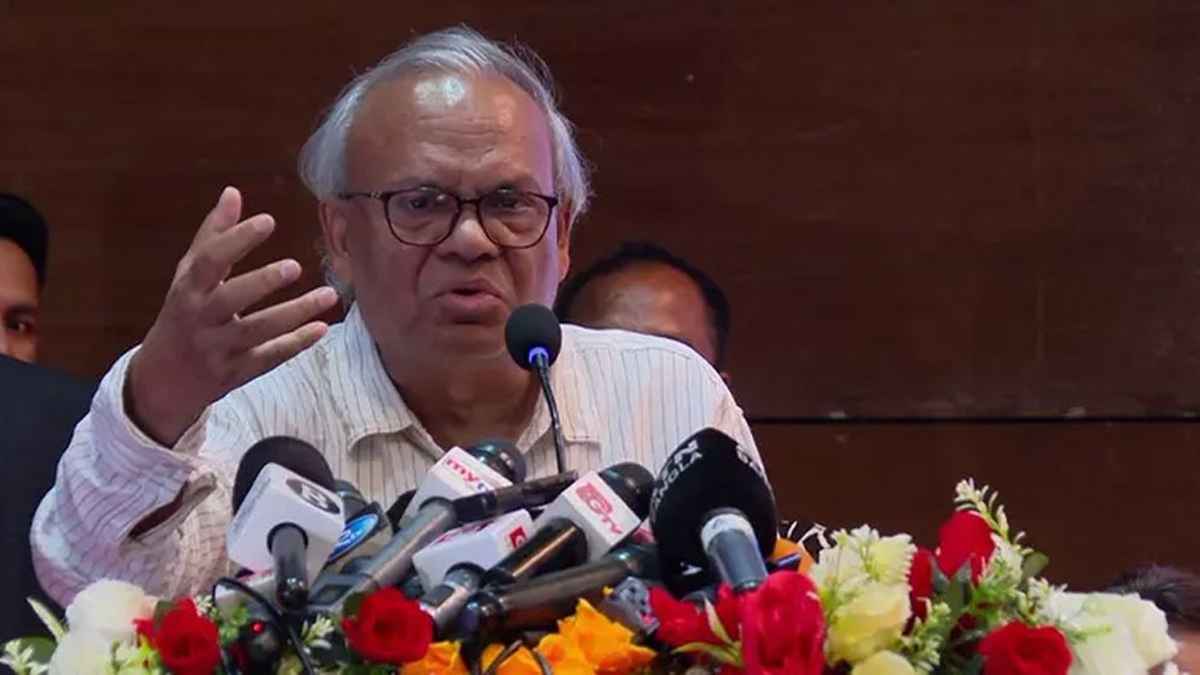 রাজনীতিবিদদের হাতেই রাজনীতি থাকা উচিত: রিজভী