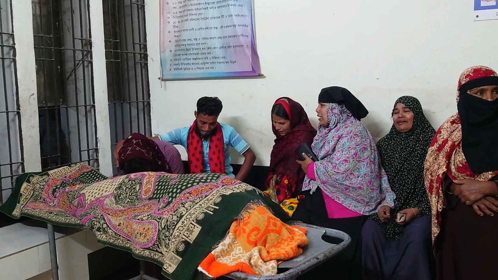 মাদারীপুরে বাসের ধাক্কায় নবম শ্রেণির শিক্ষার্থীর মৃত্যু