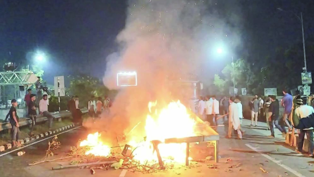 শিবচরে বিএনপির মনোনয়ন বঞ্চিত প্রার্থীর সমর্থকদের সড়ক অবরোধ